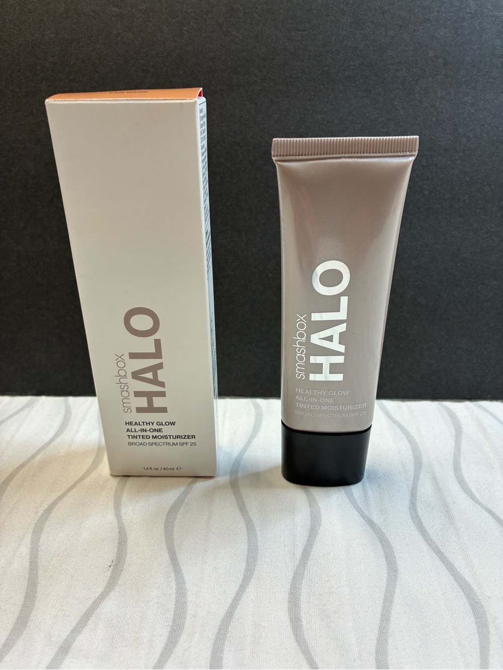PreOwned Smashbox Halo Healthy Glow Tinted Moisturizer- Tan Dark